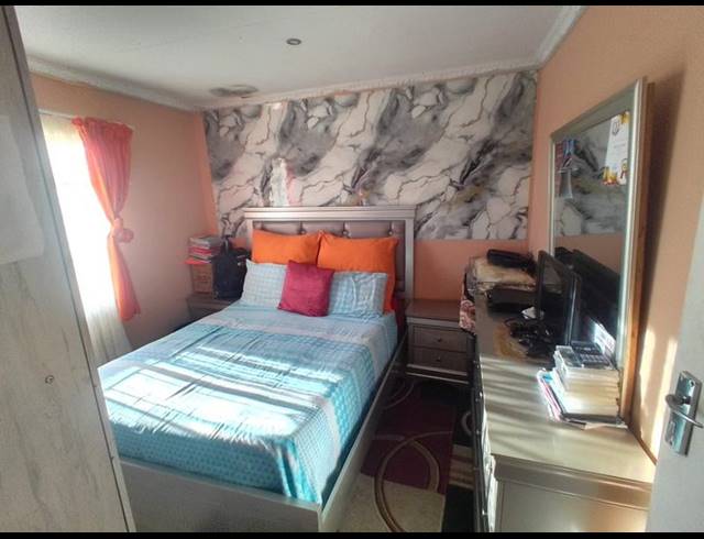 2 BEDROOM HOUSE FOR SALE IN LEKGALONG